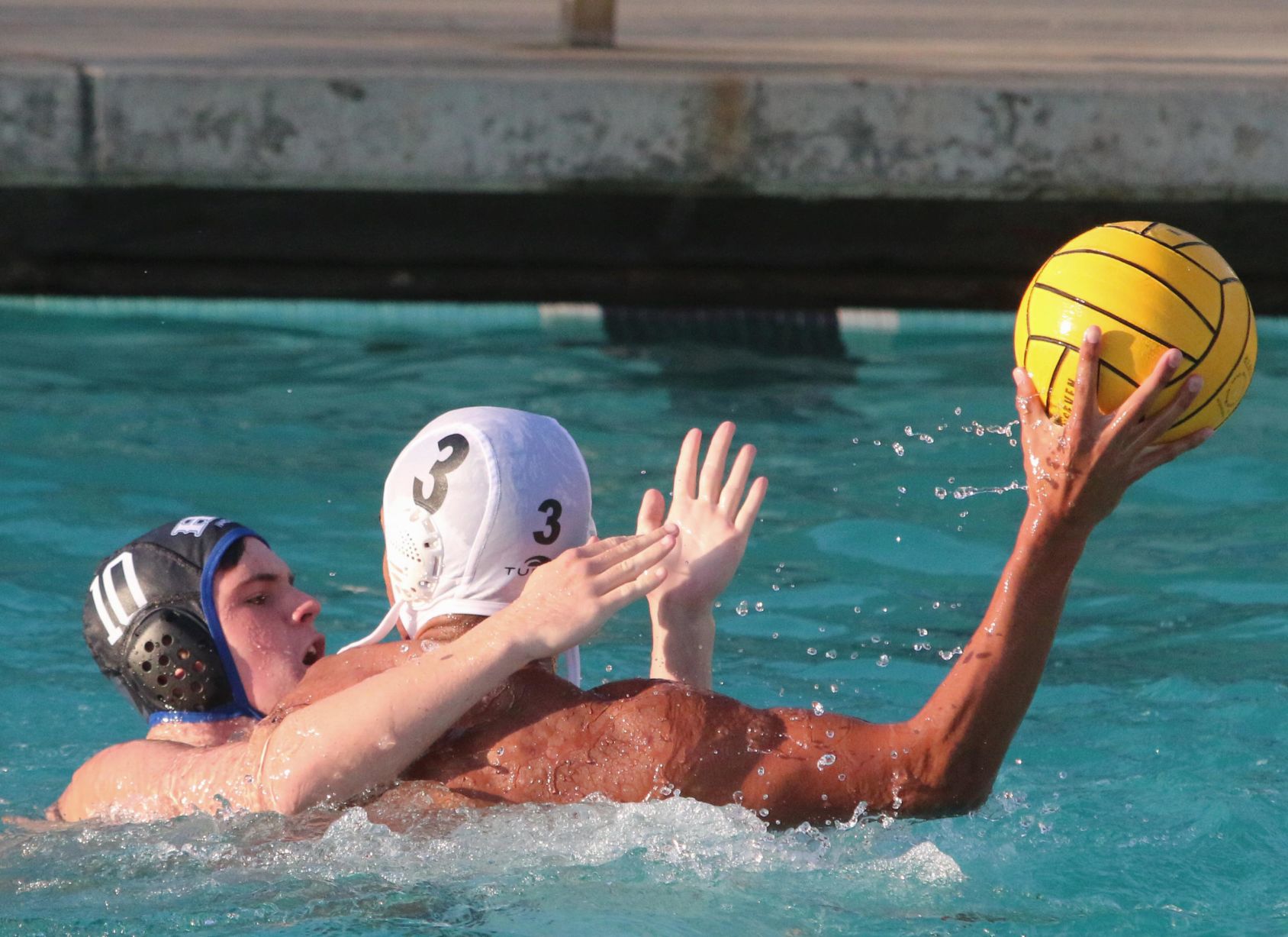 Huskies survive Tigers’ comeback attempts